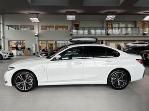 BMW 330 bild 3