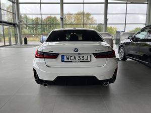 BMW 330 bild 12