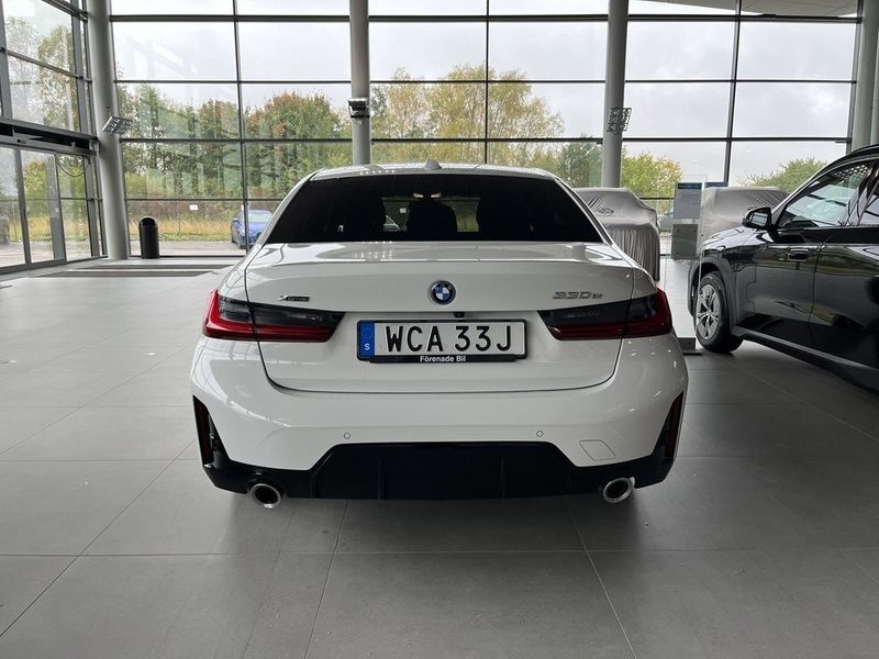BMW 330 bild 12