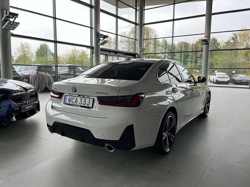 BMW 330 bild 14