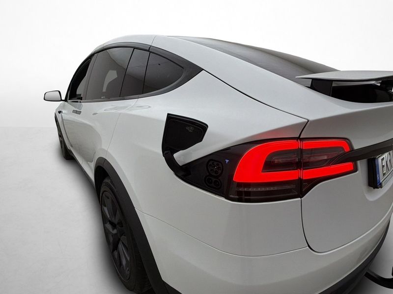 Tesla Model X bild 32