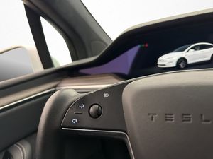 Tesla Model X bild 29