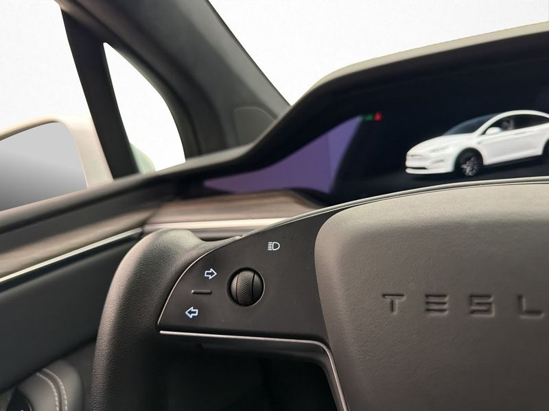 Tesla Model X bild 29