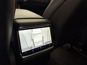 Tesla Model X bild 34
