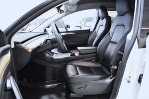 Tesla Model Y bild 8