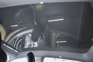 Tesla Model Y bild 16
