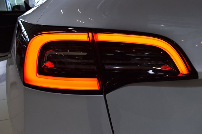 Tesla Model Y bild 17