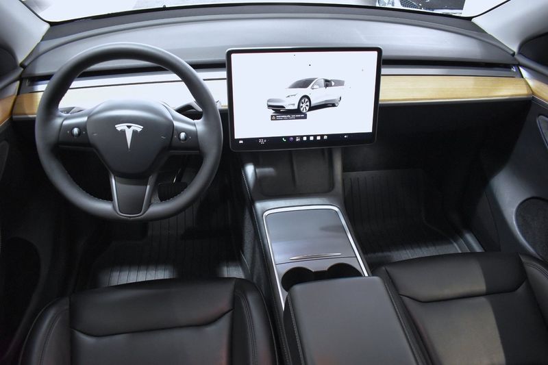 Tesla Model Y bild 10