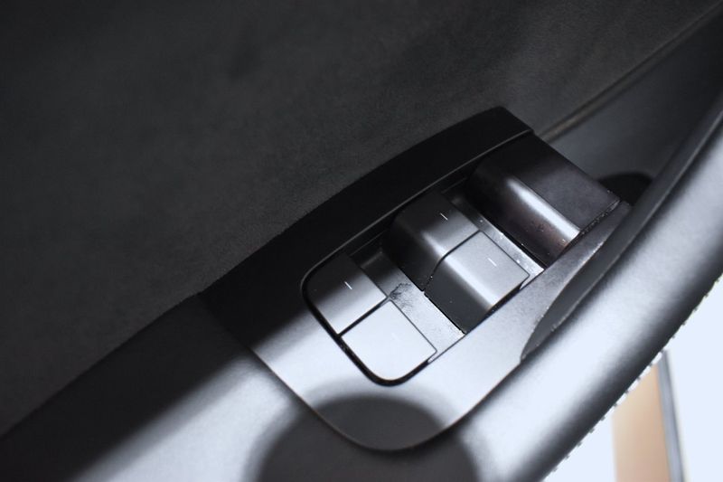 Tesla Model Y bild 15
