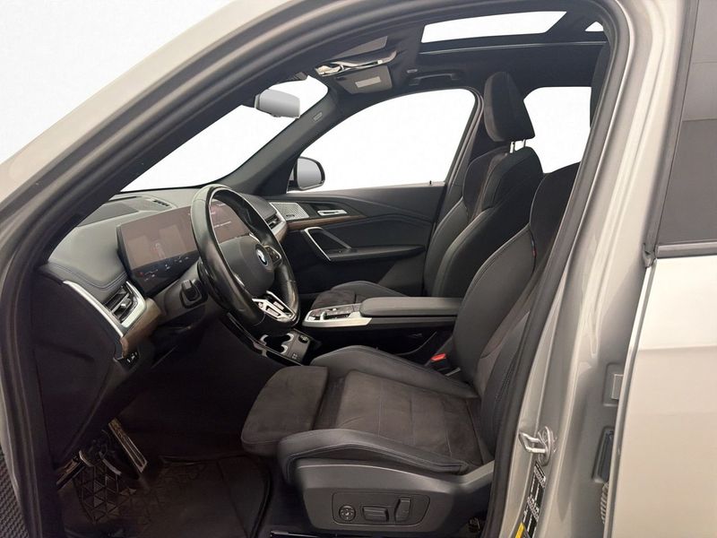 BMW iX1 bild 18