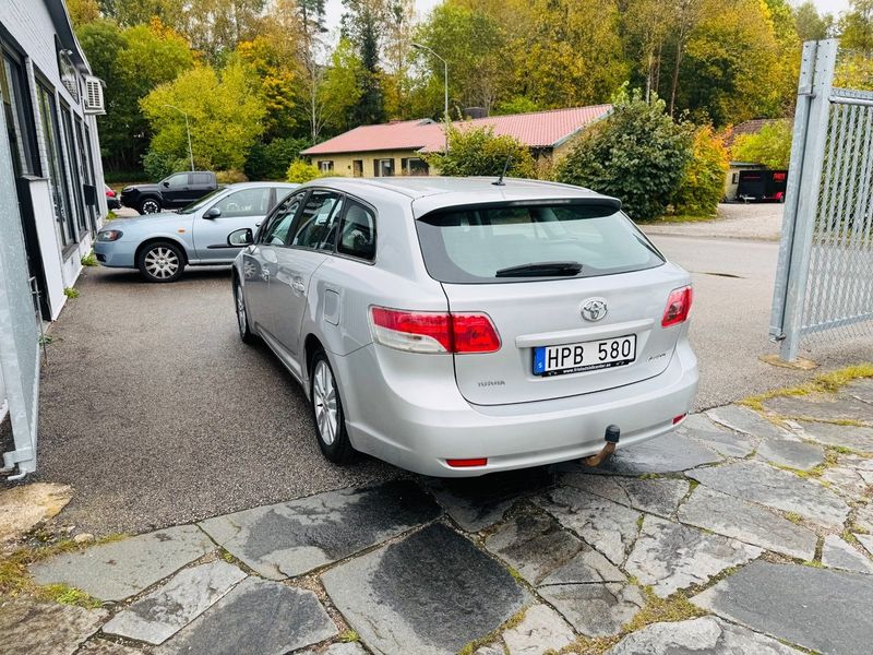 Toyota Avensis bild 4