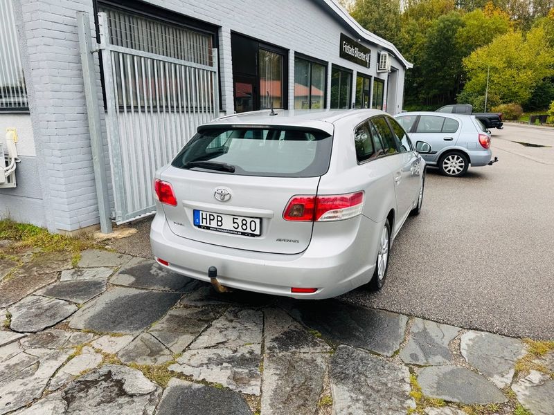 Toyota Avensis bild 3