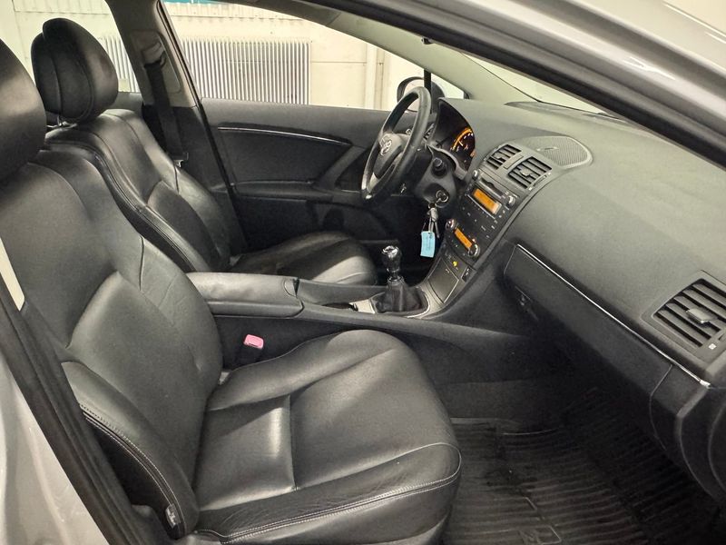 Toyota Avensis bild 17