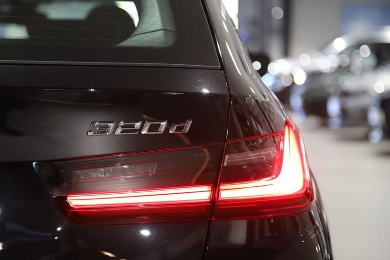 BMW 320 bild 9