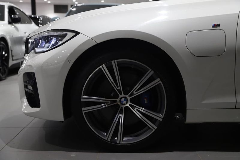BMW 330 bild 4