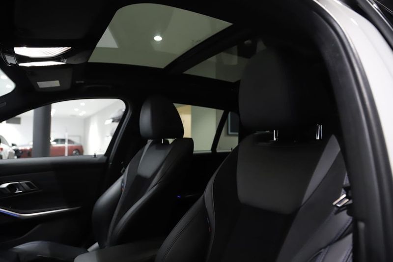 BMW 330 bild 15