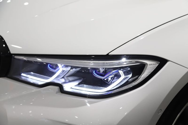 BMW 330 bild 6