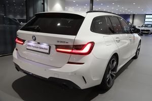 BMW 330 bild 9