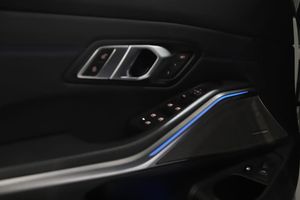 BMW 330 bild 16
