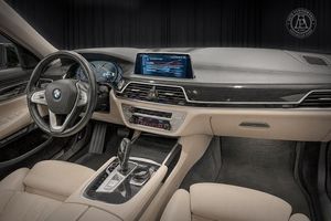 BMW 750 bild 9