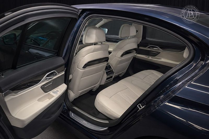 BMW 750 bild 10