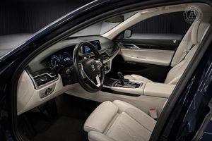 BMW 750 bild 6