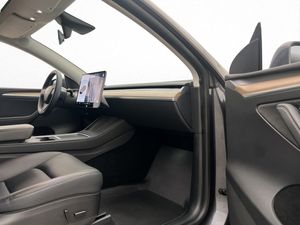 Tesla Model Y bild 14