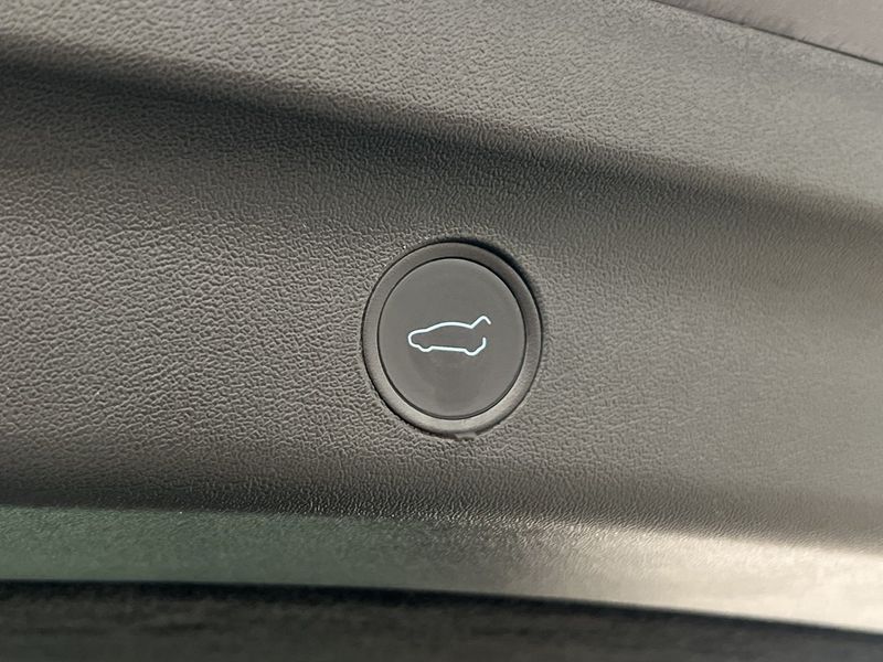 Tesla Model Y bild 27
