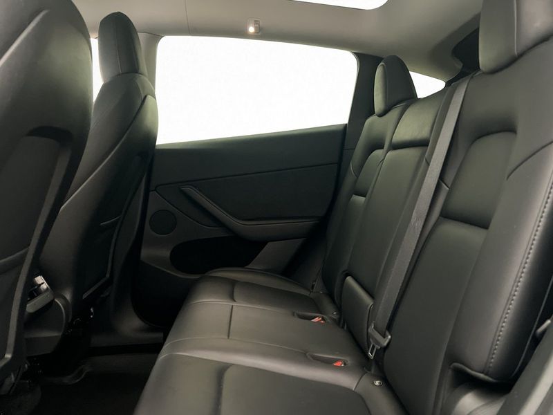 Tesla Model Y bild 15
