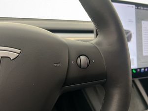 Tesla Model Y bild 26