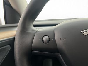 Tesla Model Y bild 25