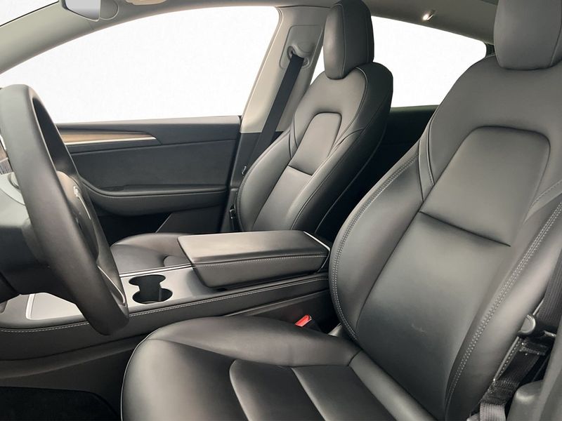 Tesla Model Y bild 10