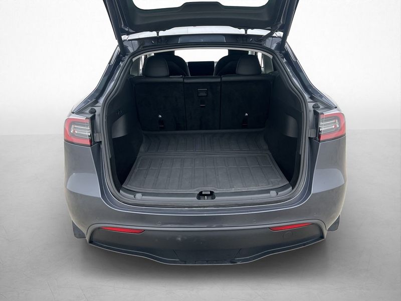 Tesla Model Y bild 28