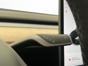 Tesla Model Y bild 30
