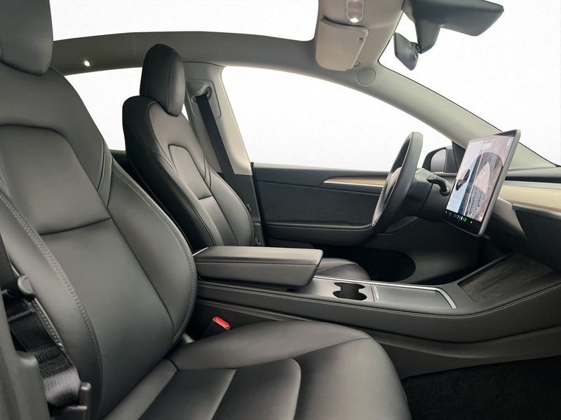 Tesla Model Y bild 13