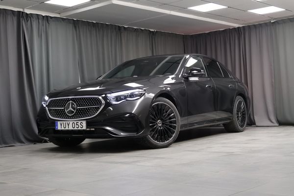 Mercedes E300 e AMG Burmester Superscreen Drag Night MOMS DEMOBIL - 2026