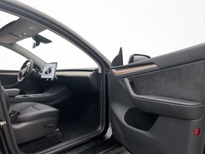Tesla Model Y bild 16