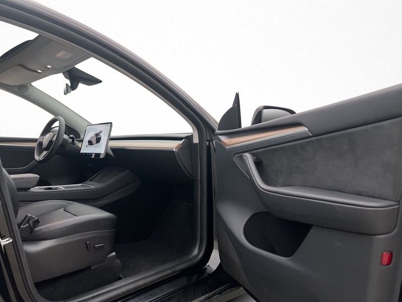 Tesla Model Y bild 16