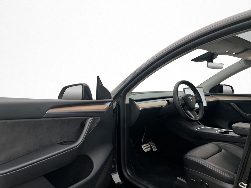 Tesla Model Y bild 11