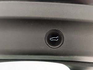 Tesla Model Y bild 32