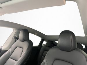 Tesla Model Y bild 18