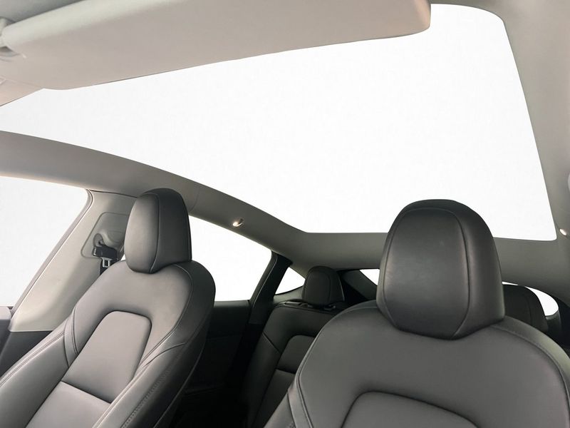Tesla Model Y bild 18