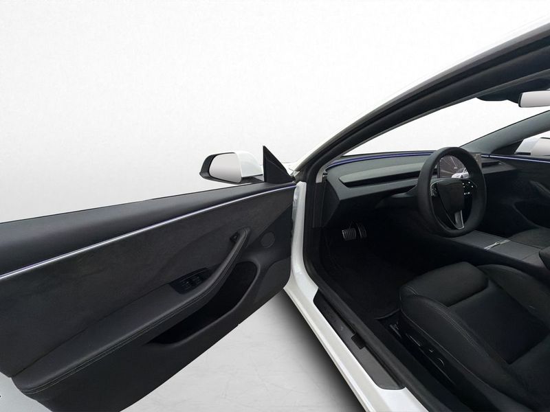 Tesla Model 3 bild 9