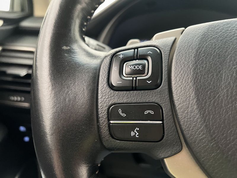 Lexus NX bild 16