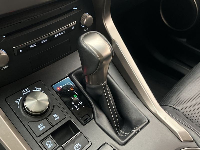 Lexus NX bild 25