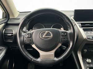 Lexus NX bild 14