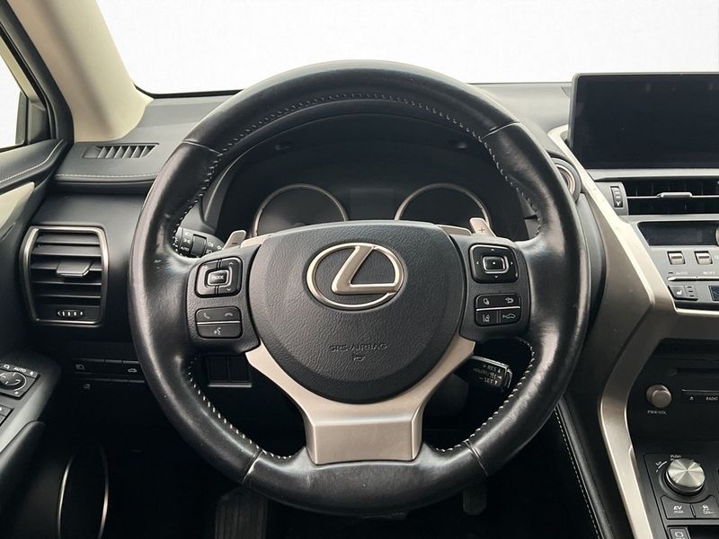 Lexus NX bild 14