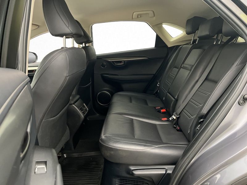 Lexus NX bild 28