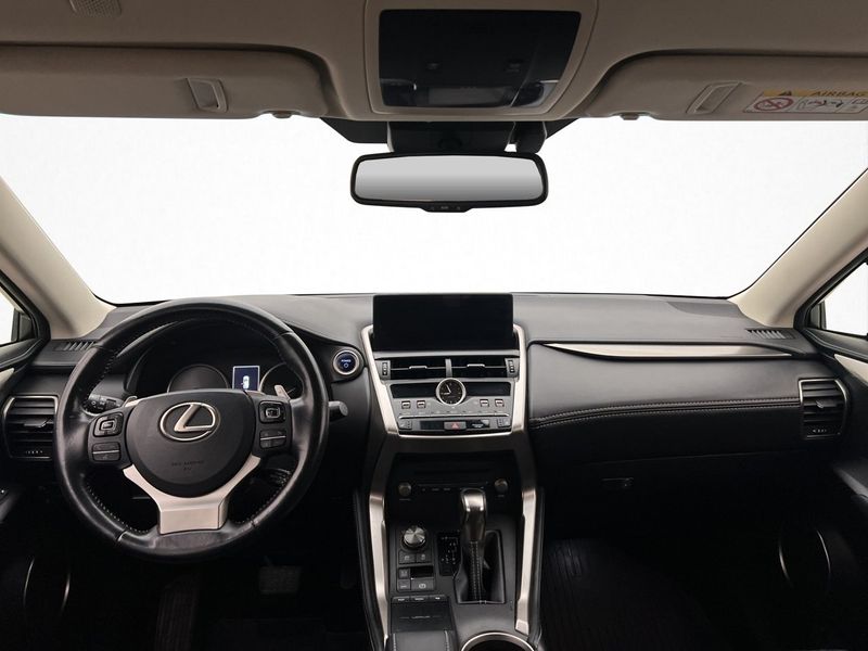 Lexus NX bild 13
