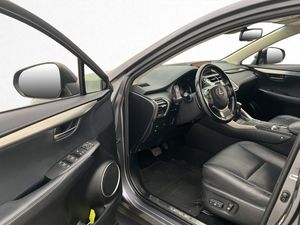 Lexus NX bild 12